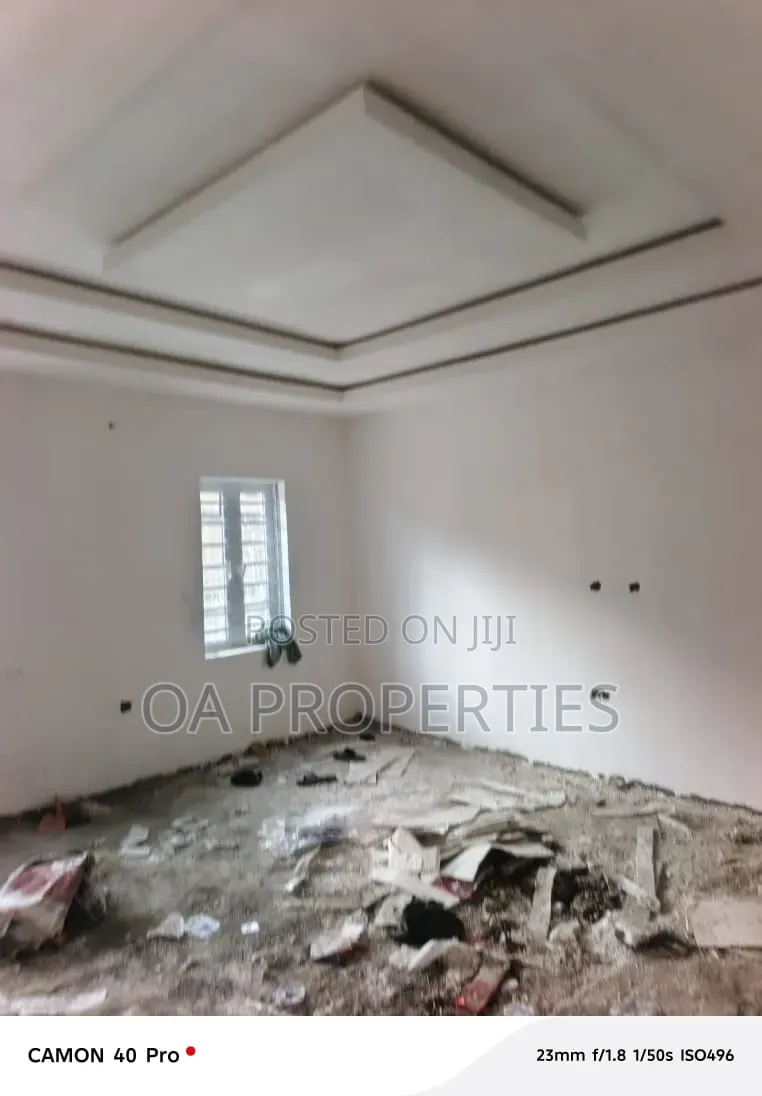 3bdrm Chalet in Okebadan Estate for rent