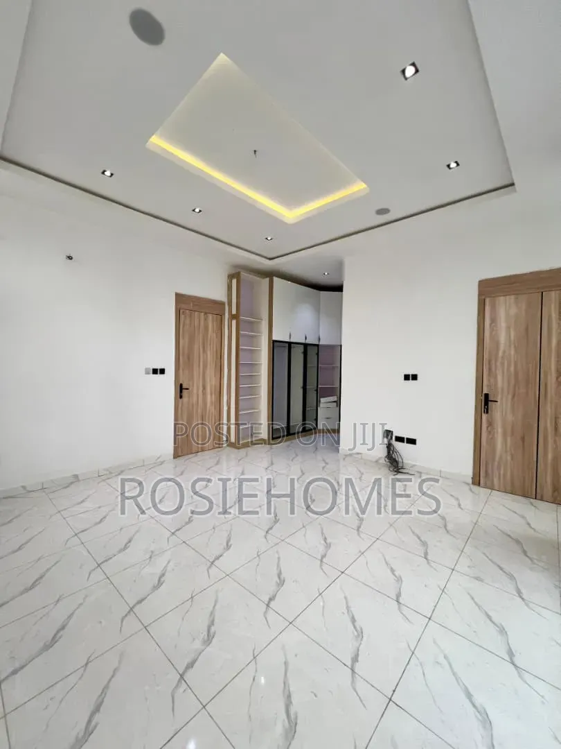 2bdrm Duplex in Lekki Phase 1 for rent