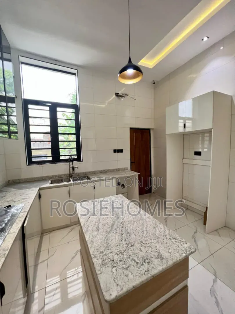 2bdrm Duplex in Lekki Phase 1 for rent