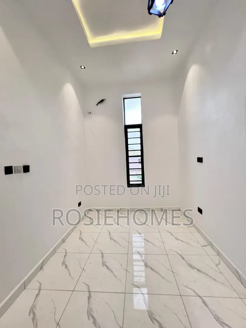 2bdrm Duplex in Lekki Phase 1 for rent