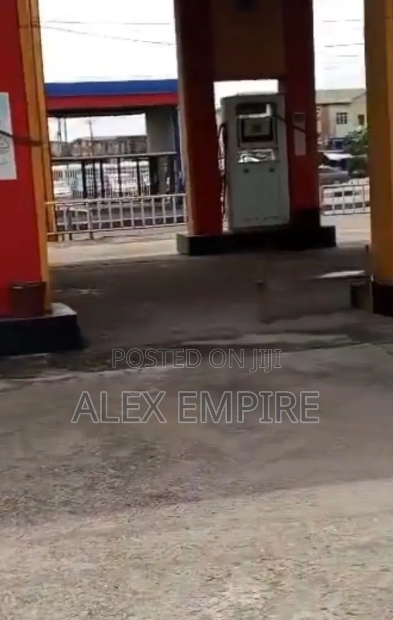 Filling Station With 12 Pump for Sale in Dopemu