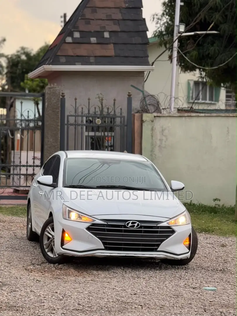 Hyundai Elantra 2019 White