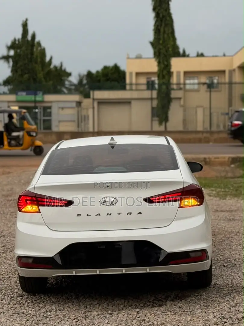 Hyundai Elantra 2019 White