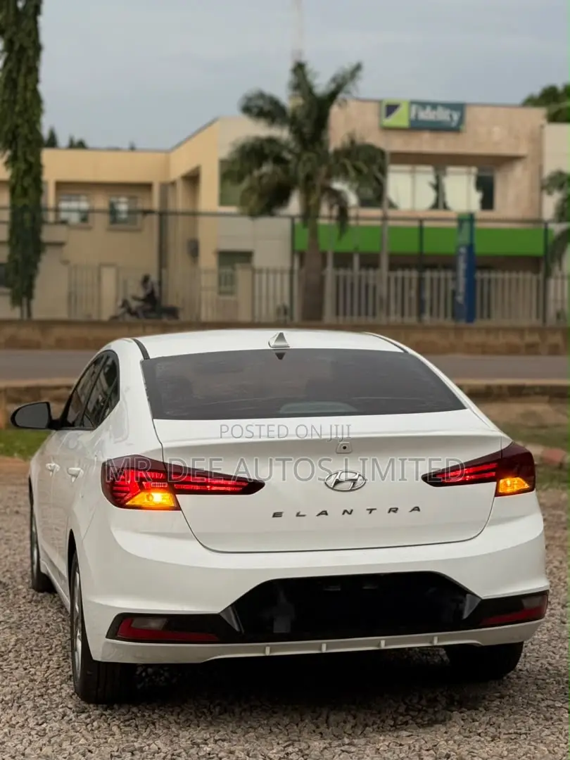 Hyundai Elantra 2019 White