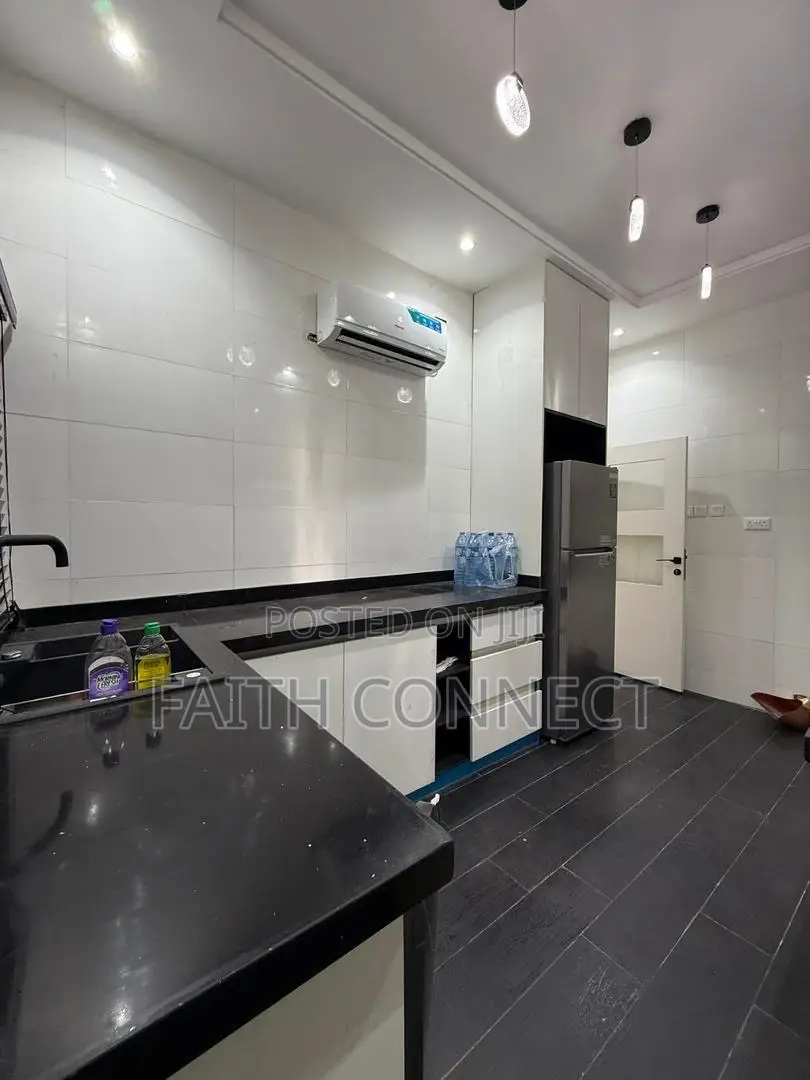 Furnished 3bdrm Apartment in Lekki Phase 1 for sale
