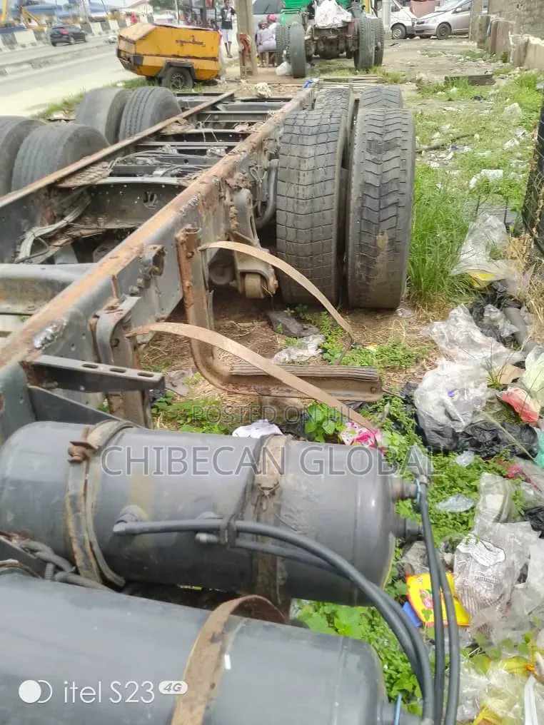 Renault Truck 10 Tyres (Cab and Chassis) Tokunbo