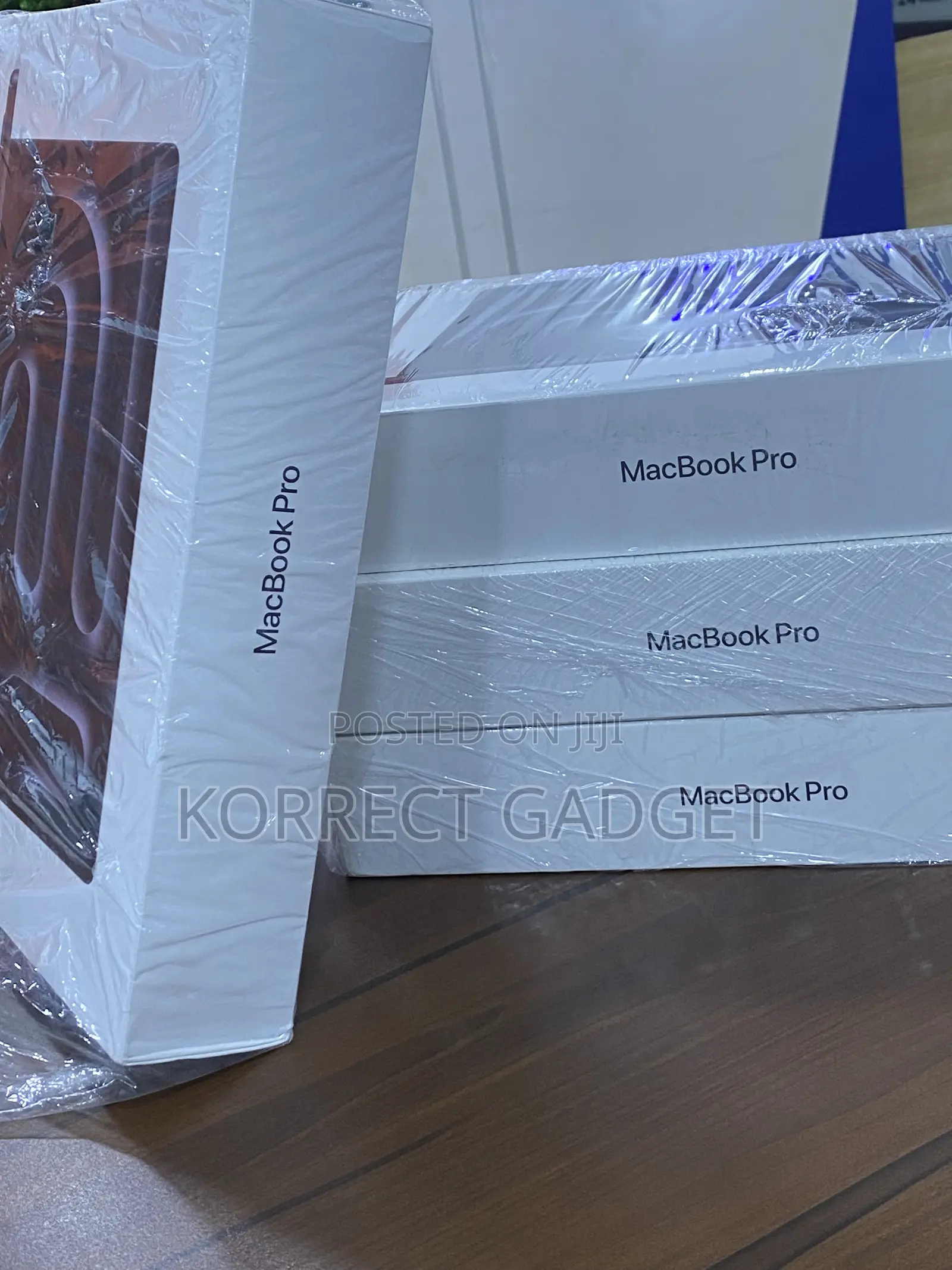 New Laptop Apple MacBook Pro 2025 M5 24GB Apple M5 SSD 1T