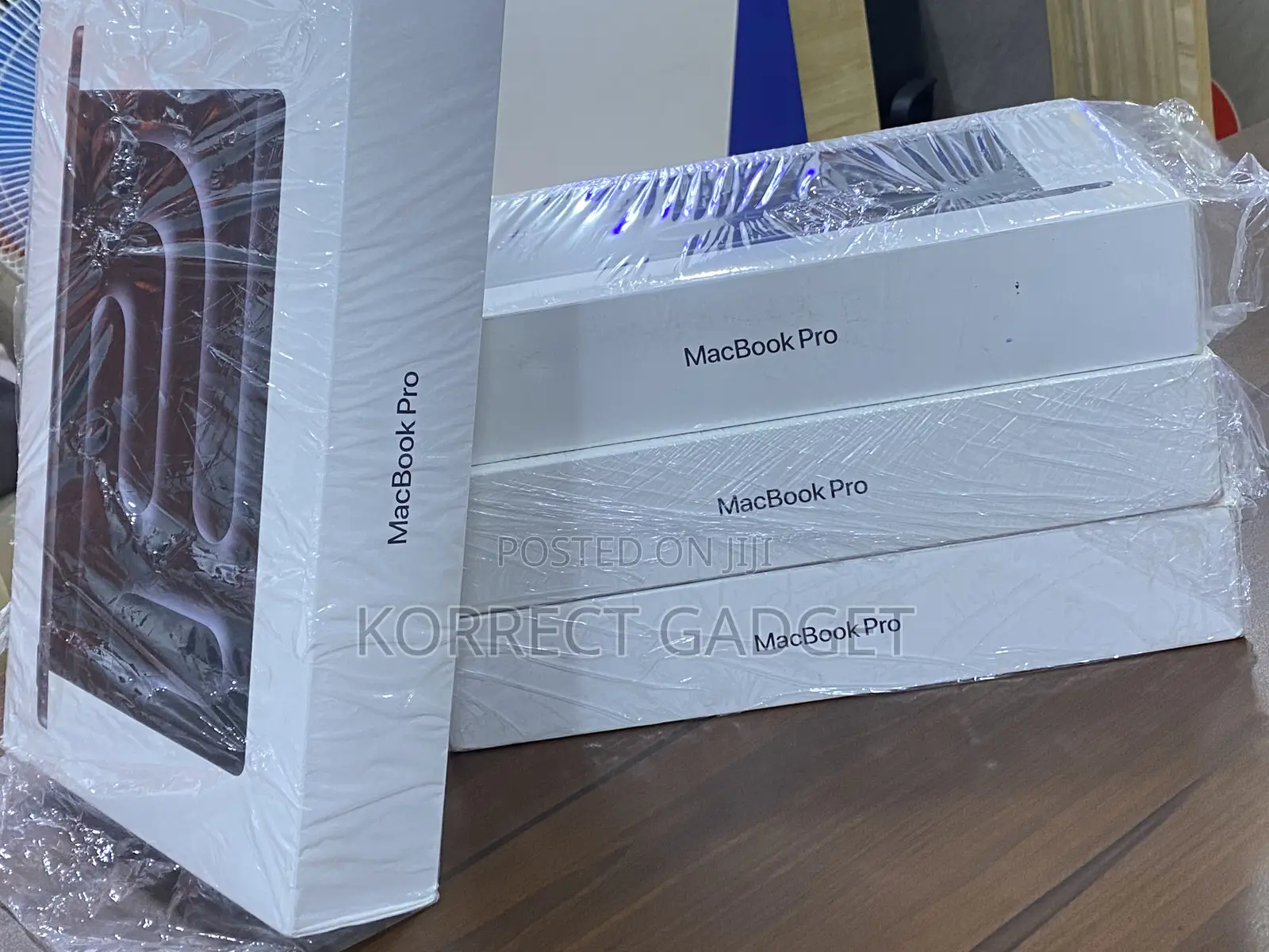 New Laptop Apple MacBook Pro 2025 M5 24GB Apple M5 SSD 1T
