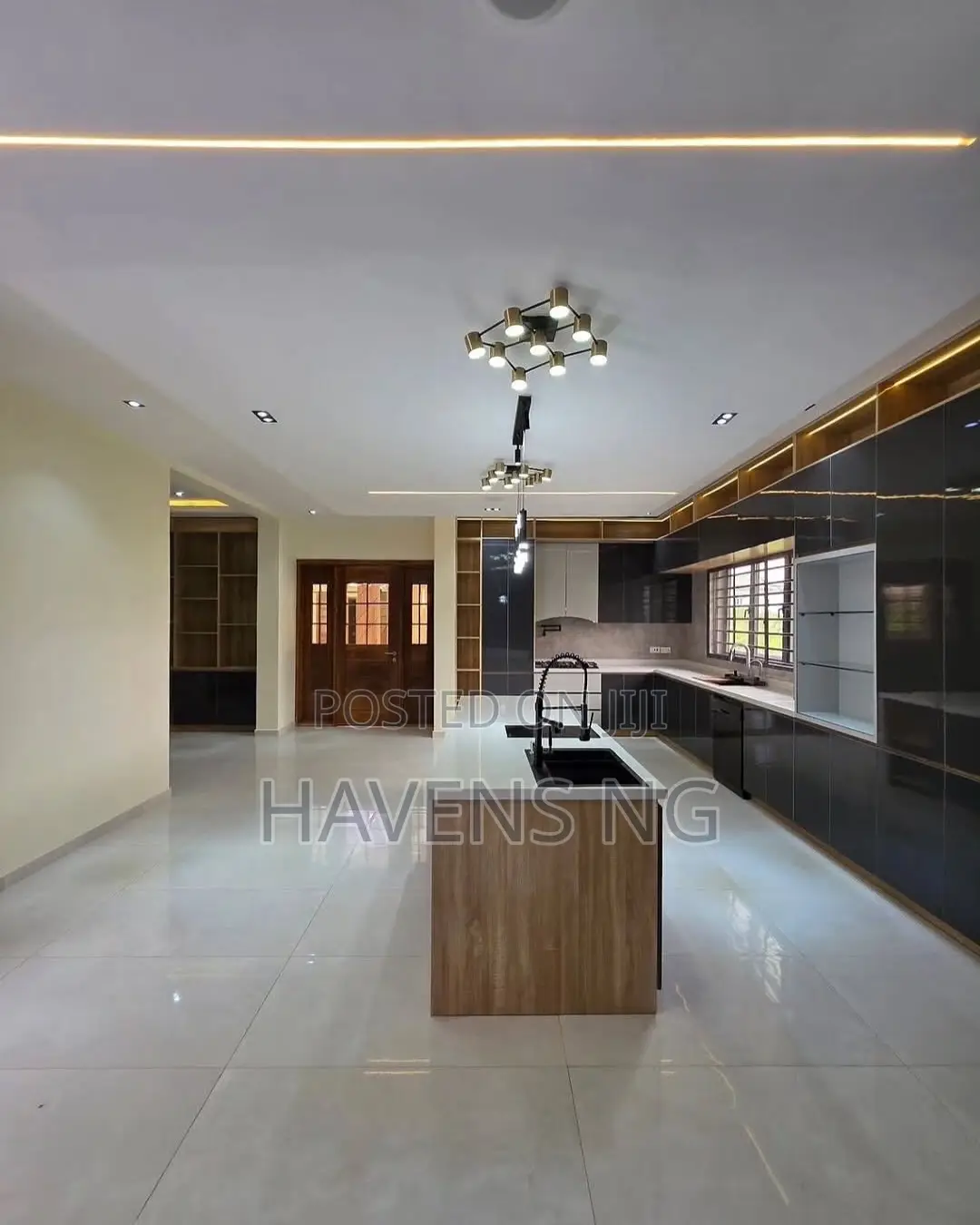 5bdrm Duplex in Lekki Phase 2 for sale