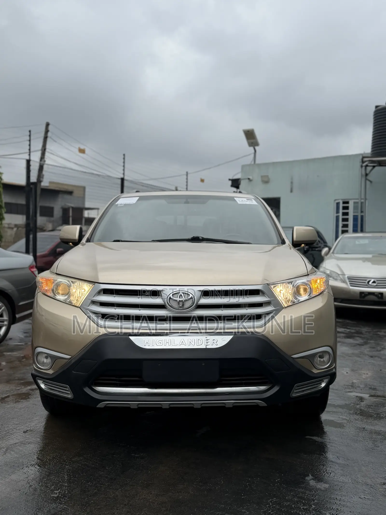 Toyota Highlander Limited 2012 Gold