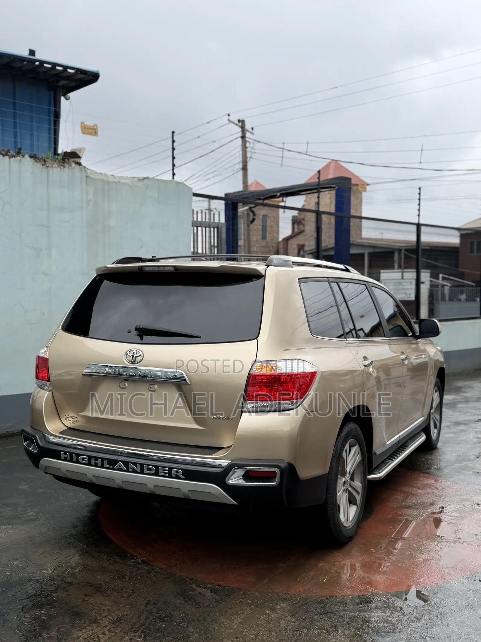 Toyota Highlander Limited 2012 Gold