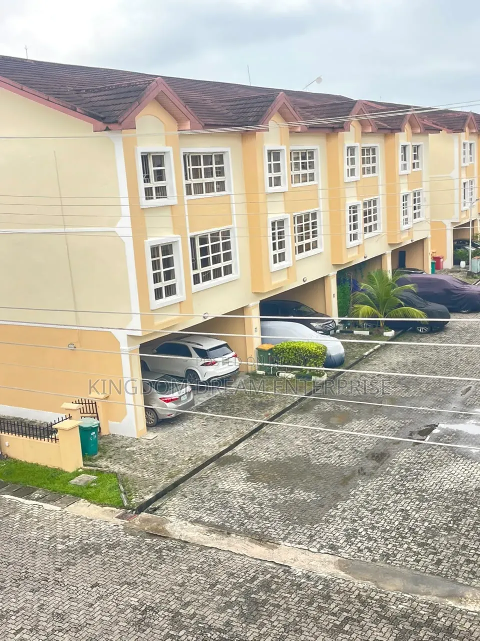 Mini Flat in Bourdilon Court for rent