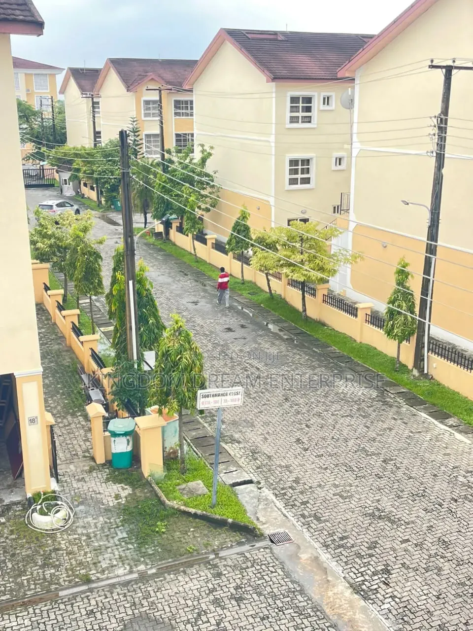 Mini Flat in Bourdilon Court for rent