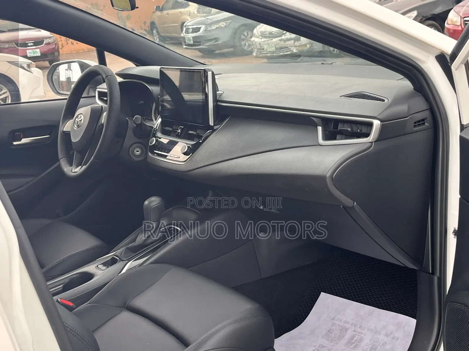 Toyota RAV4 2022 White
