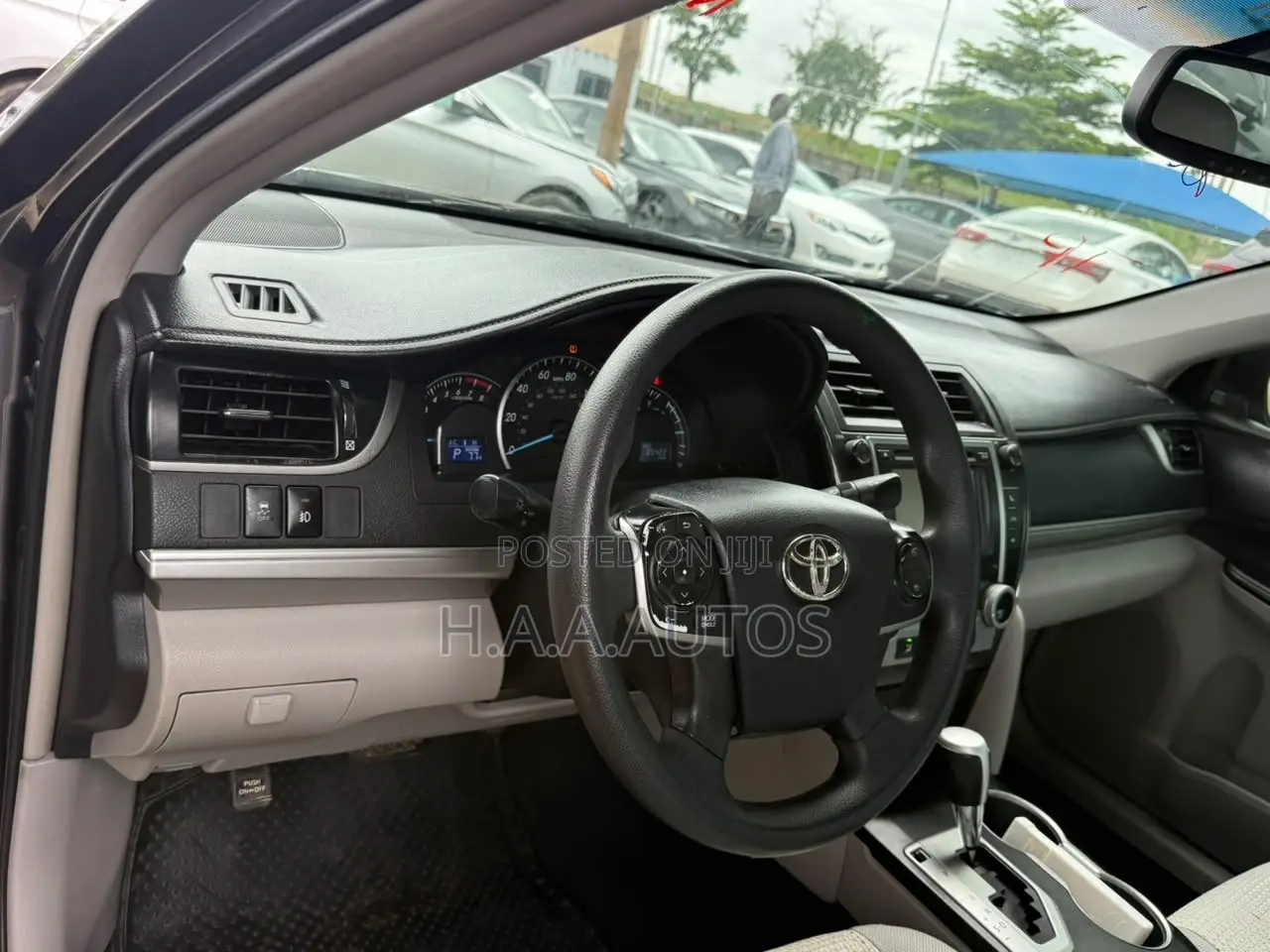Toyota Camry LE 4dr Sedan (2.5L 4cyl 6A) 2013 Gray