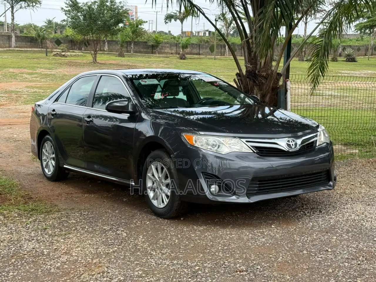 Toyota Camry LE 4dr Sedan (2.5L 4cyl 6A) 2013 Gray