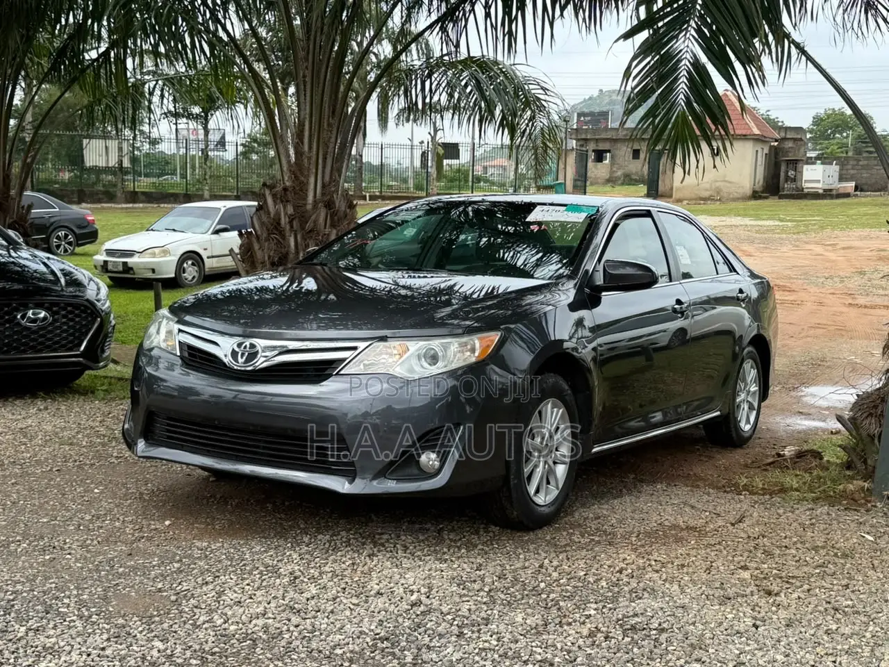 Toyota Camry LE 4dr Sedan (2.5L 4cyl 6A) 2013 Gray
