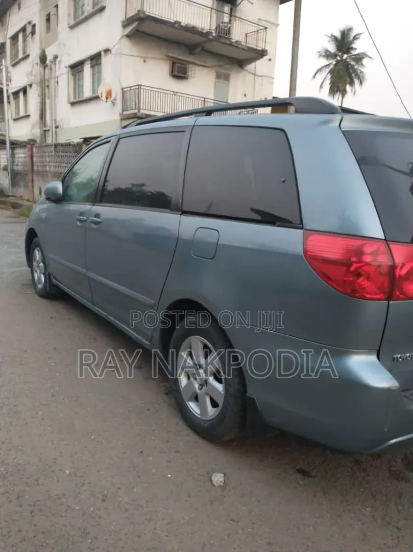 Toyota Sienna 2008 Green