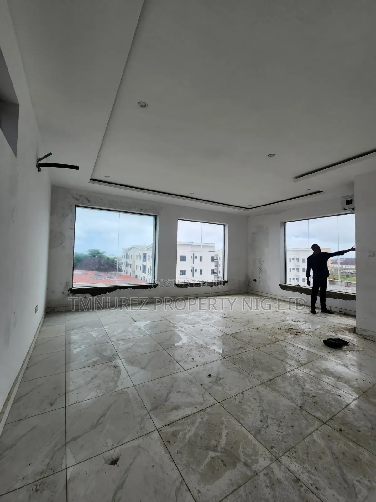 Showroom Shop for Rent