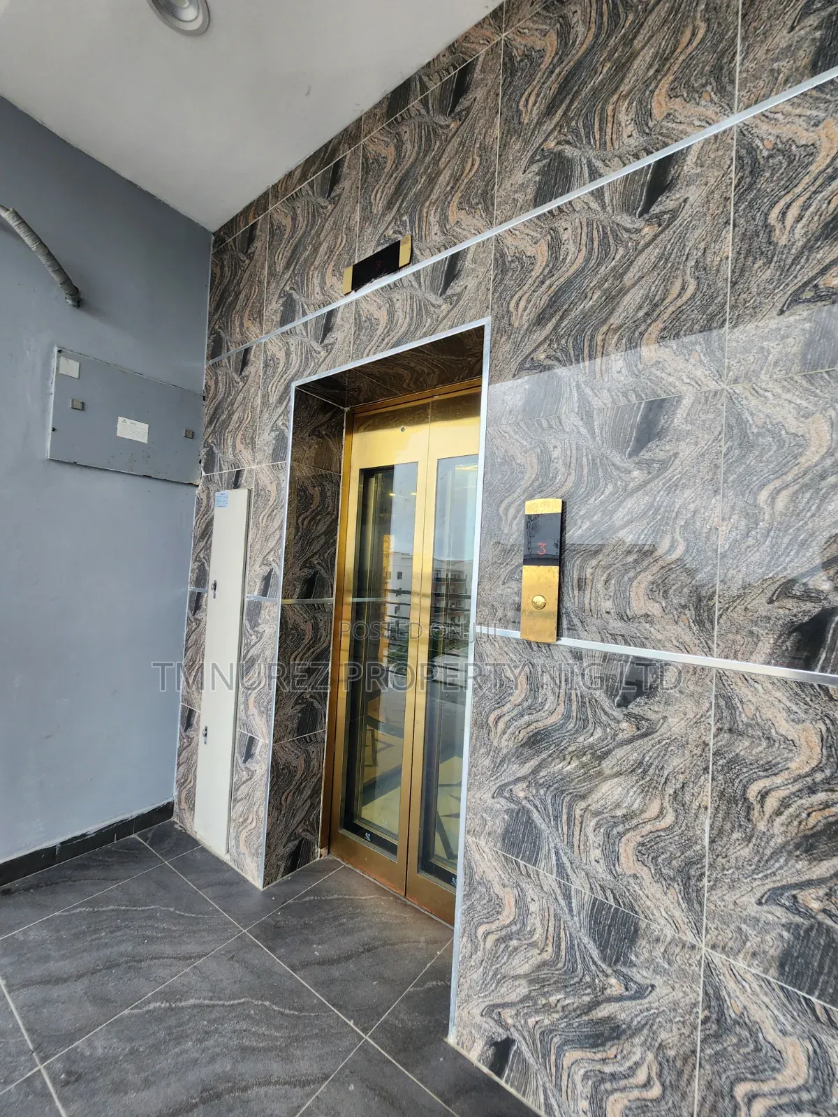 Showroom Shop for Rent