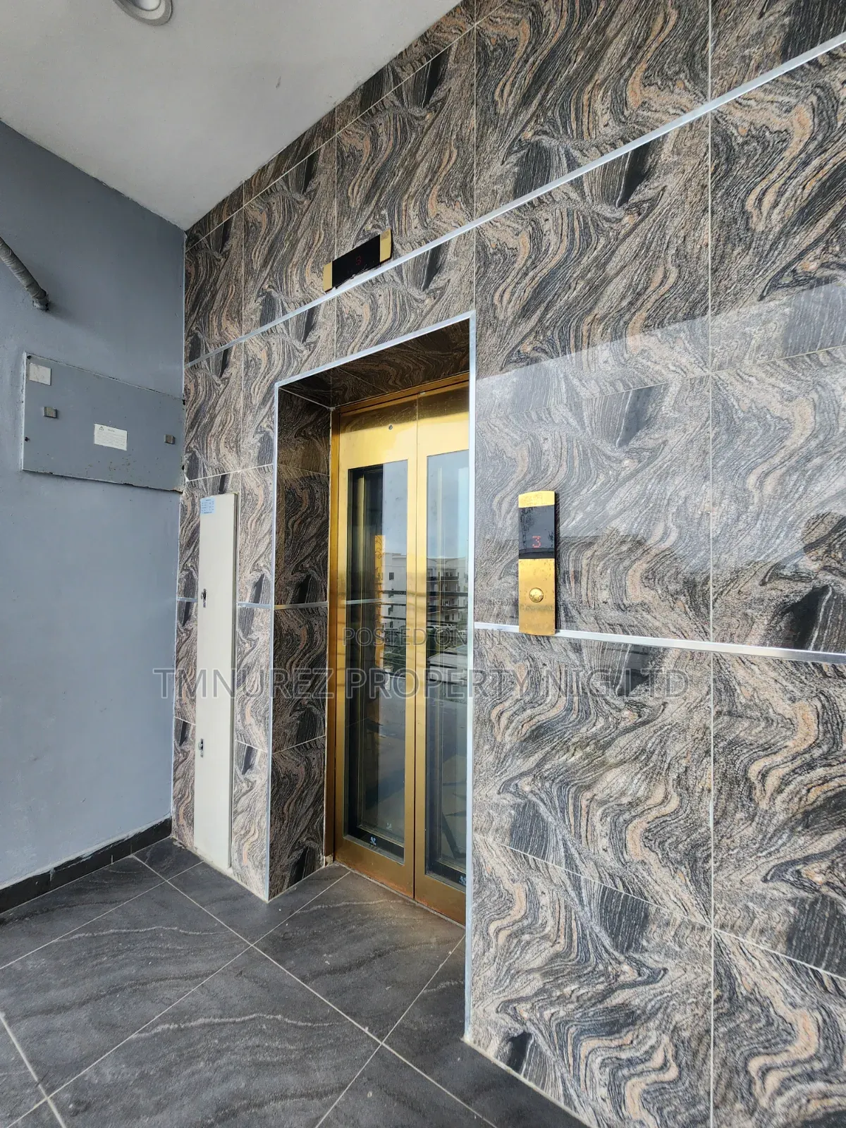 Showroom Shop for Rent