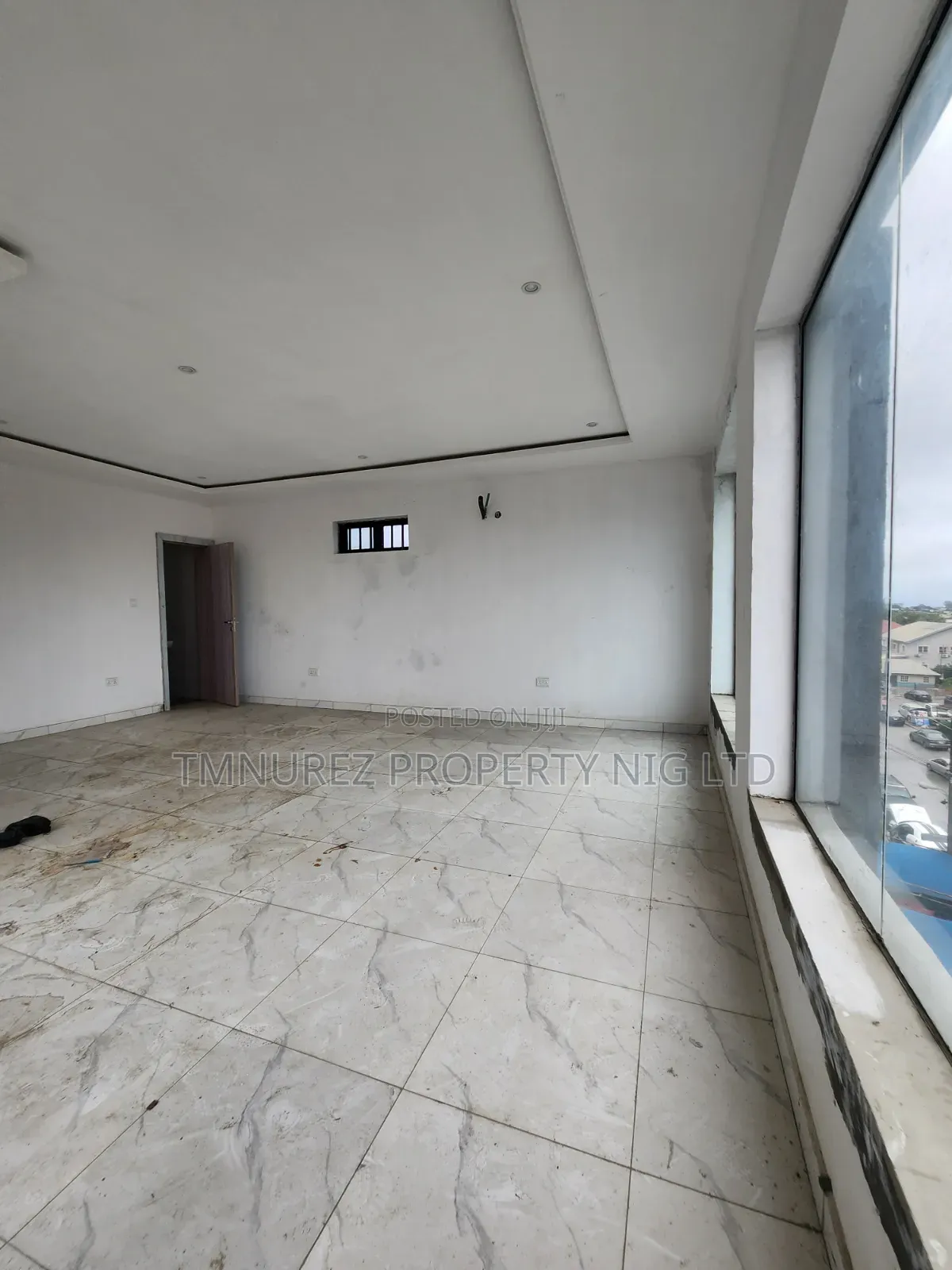 Showroom Shop for Rent