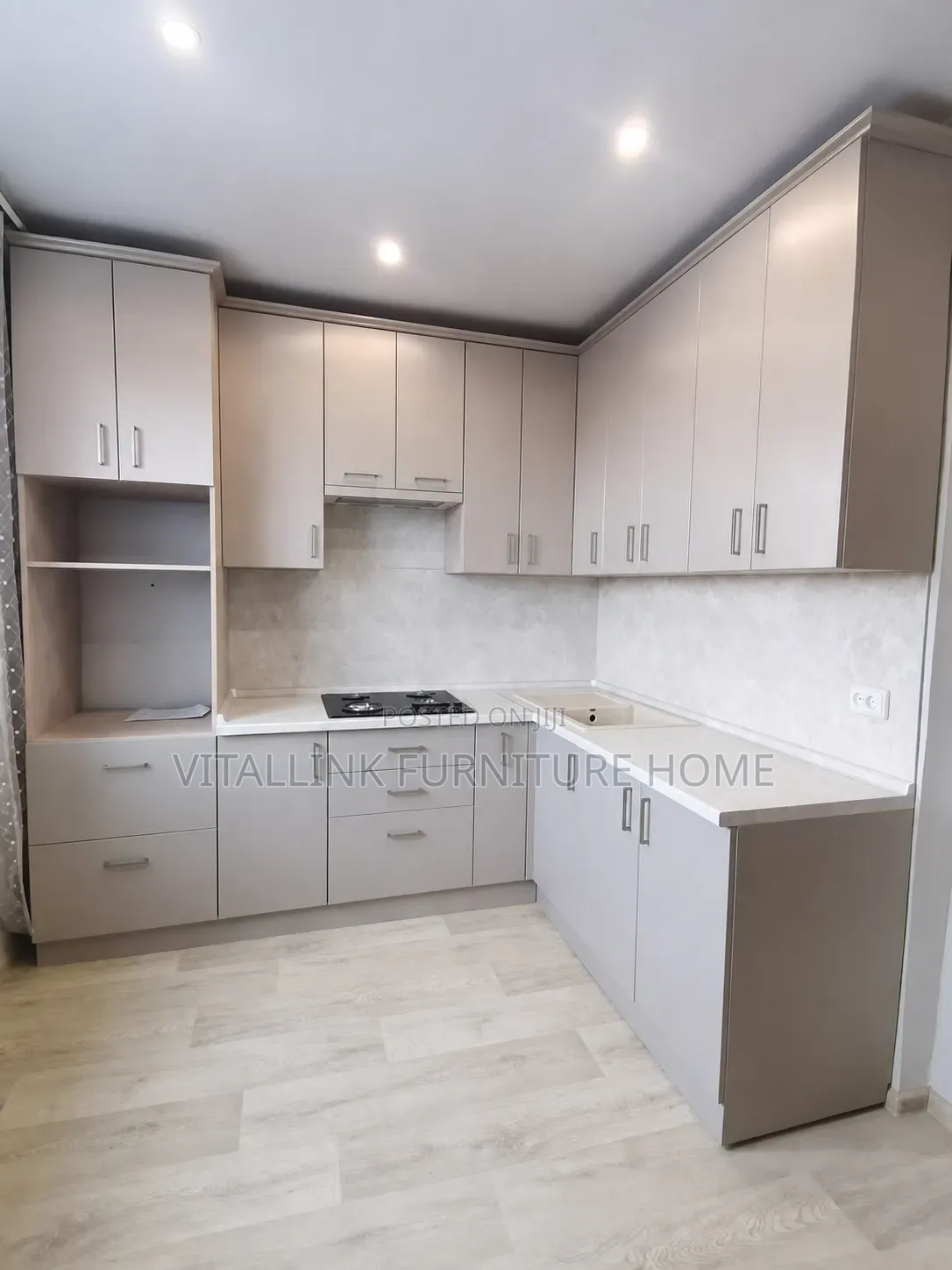 Modern Light Grey L-Shape Kitchen Cabinets With Open Niche