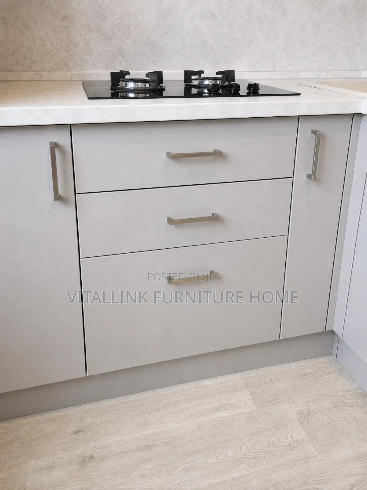 Modern Light Grey L-Shape Kitchen Cabinets With Open Niche