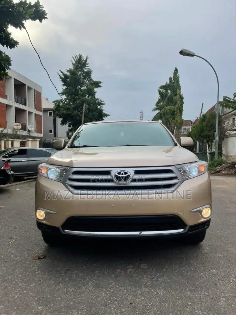 Toyota Highlander 2013 Gold