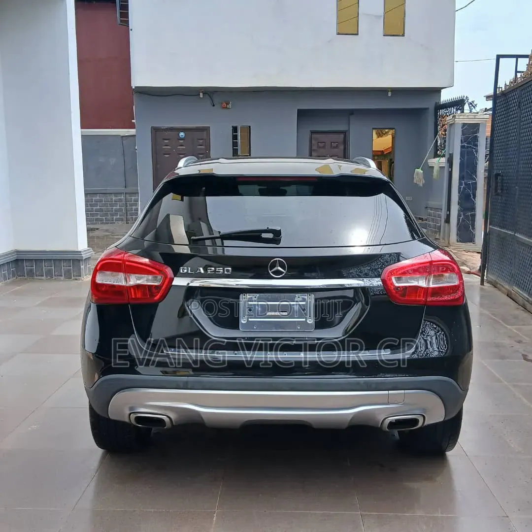 Mercedes-Benz GLA 250 2016 Black