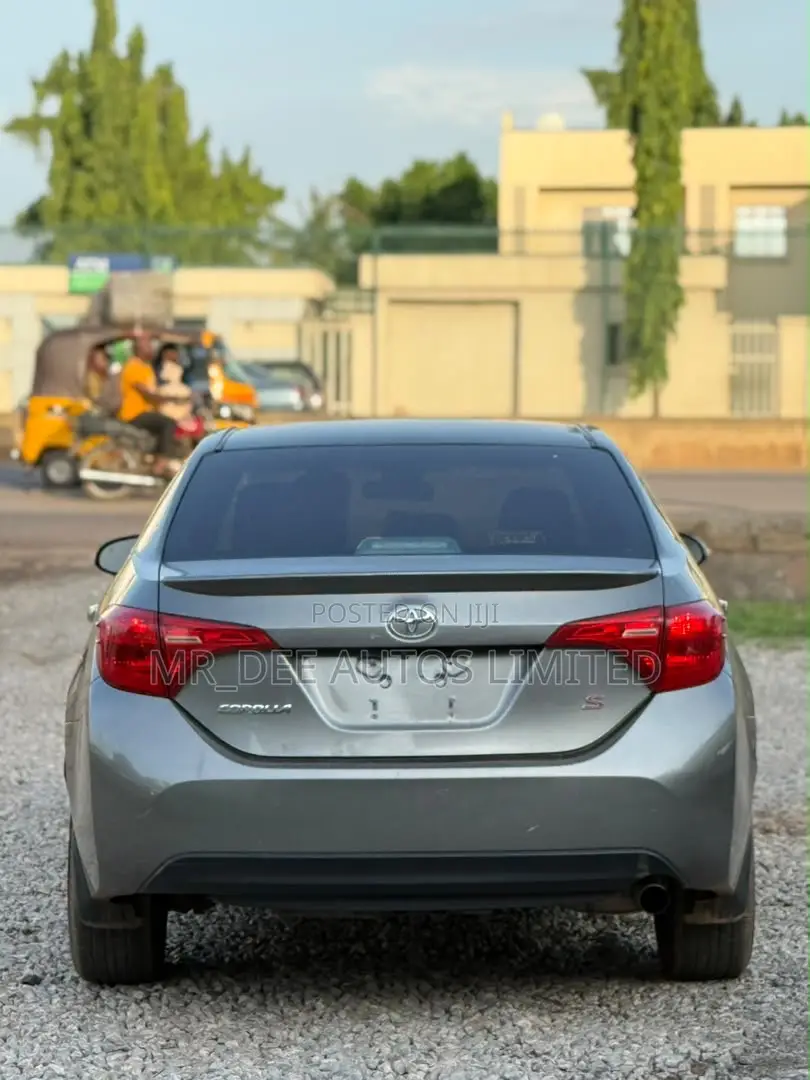 Toyota Corolla 2018 Gray