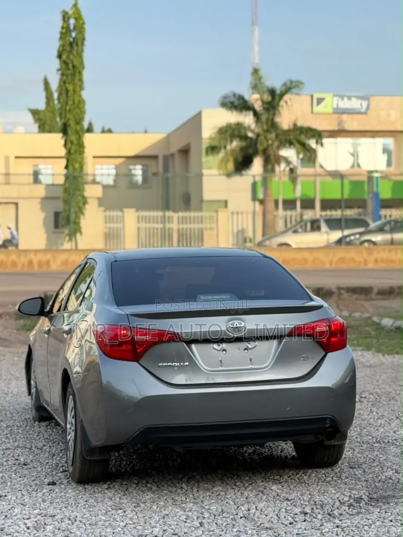 Toyota Corolla 2018 Gray