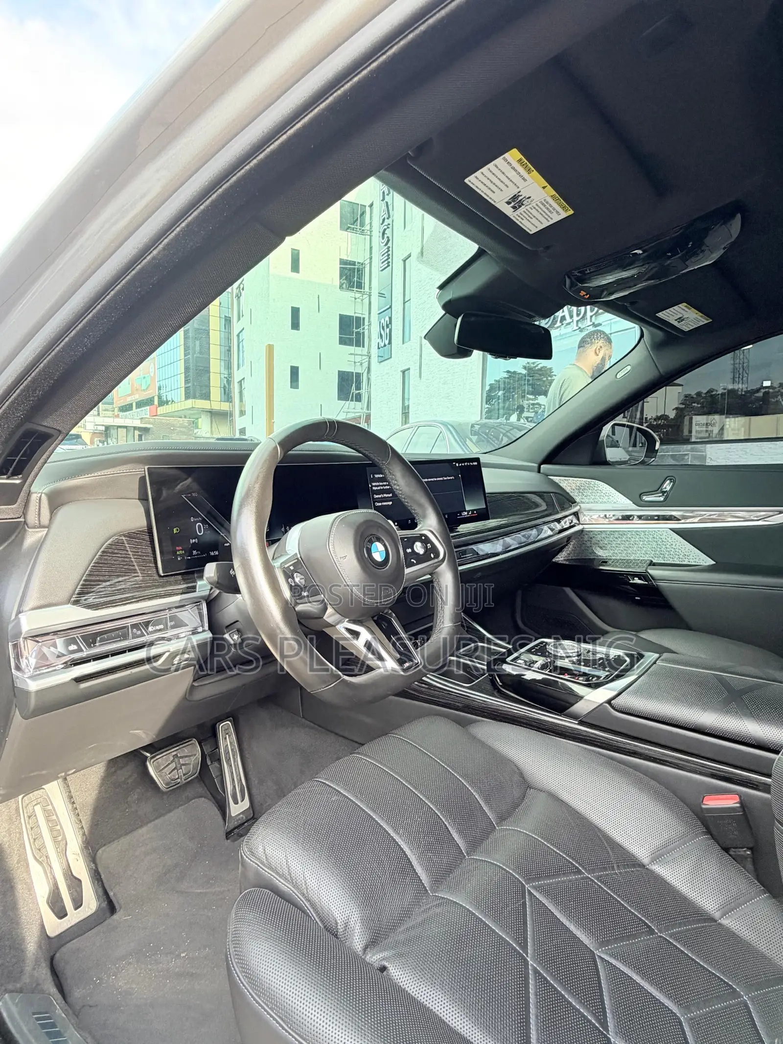 BMW 760 2023 Gold
