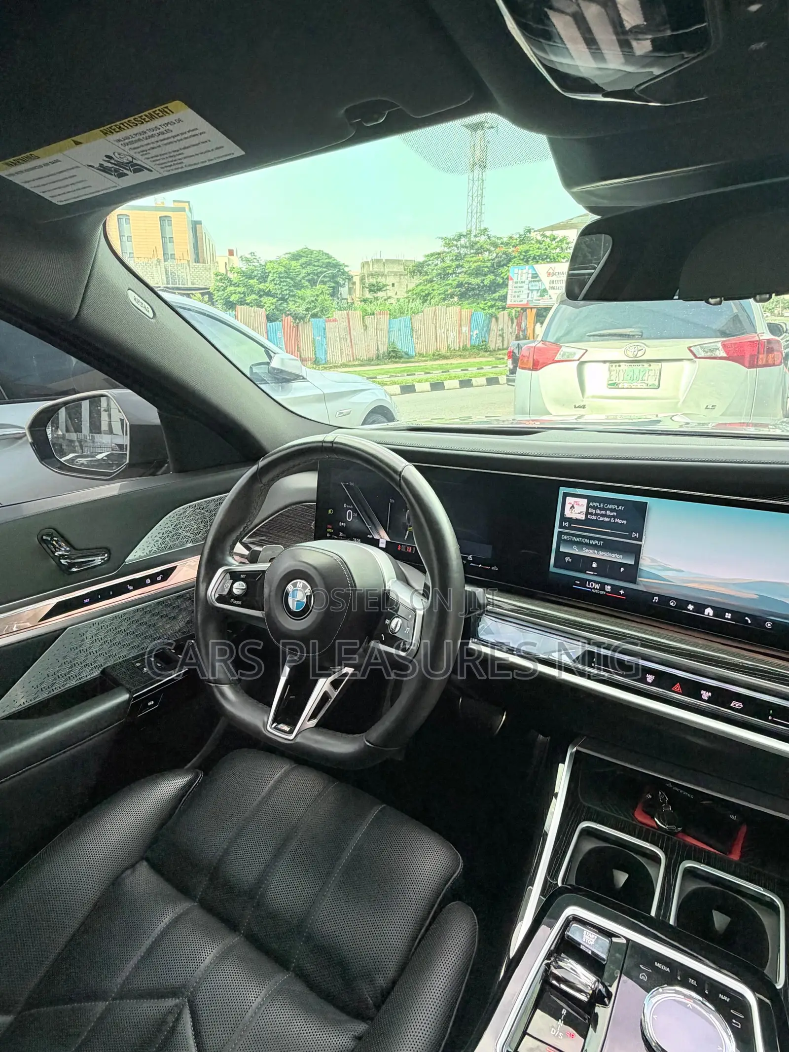 BMW 760 2023 Gold