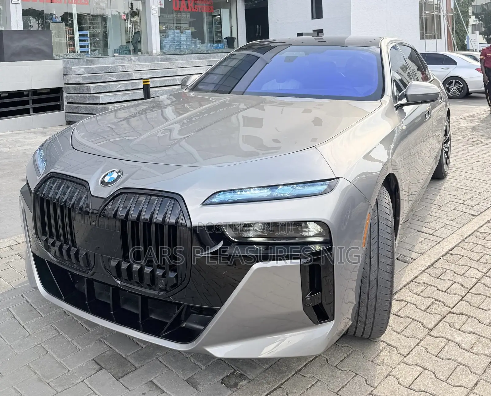 BMW 760 2023 Gold