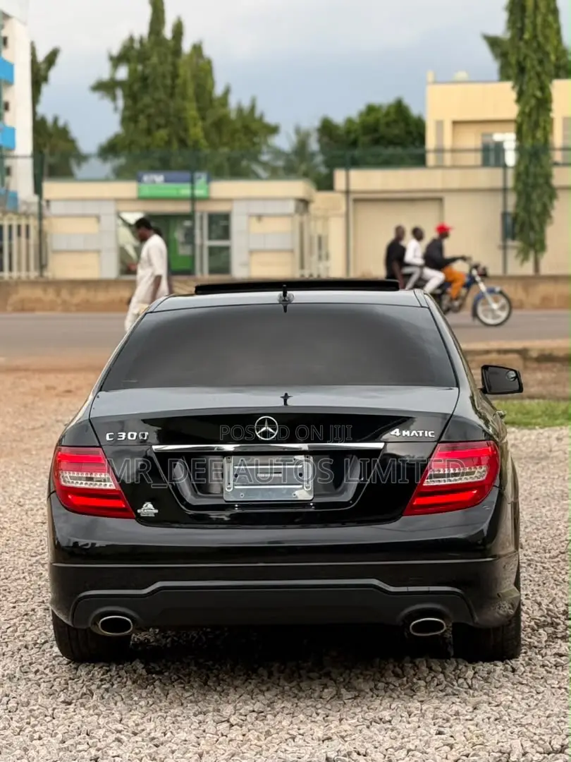 Mercedes-Benz C300 2012 Black
