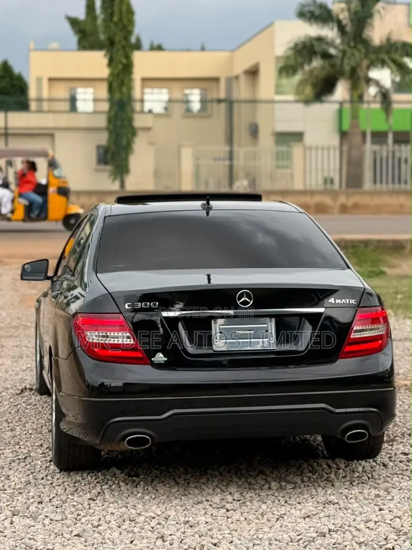 Mercedes-Benz C300 2012 Black