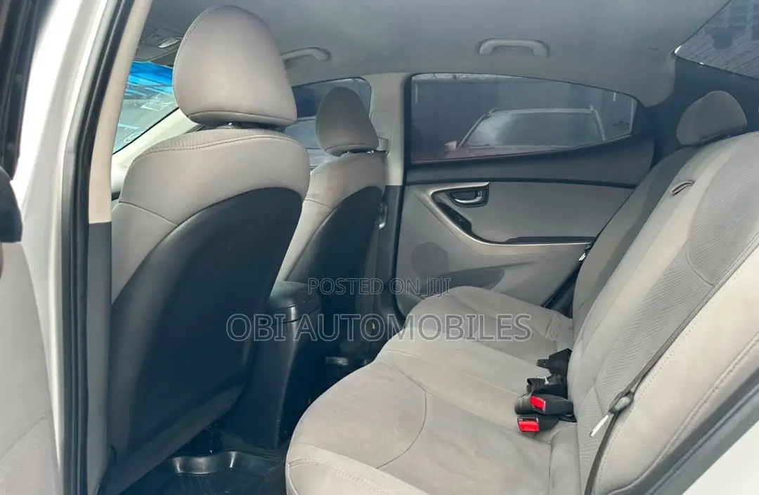 Hyundai Elantra 2012 Silver
