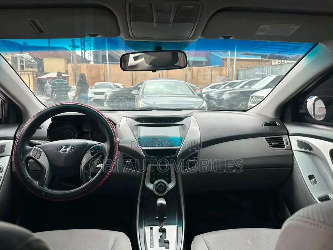 Hyundai Elantra 2012 Silver