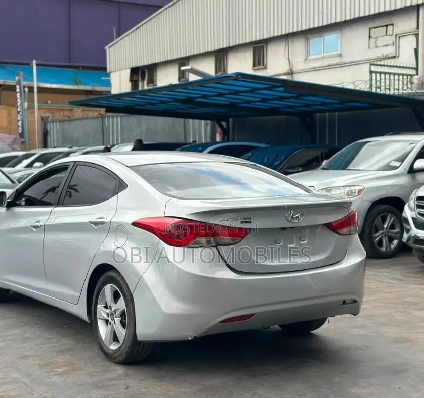 Hyundai Elantra 2012 Silver