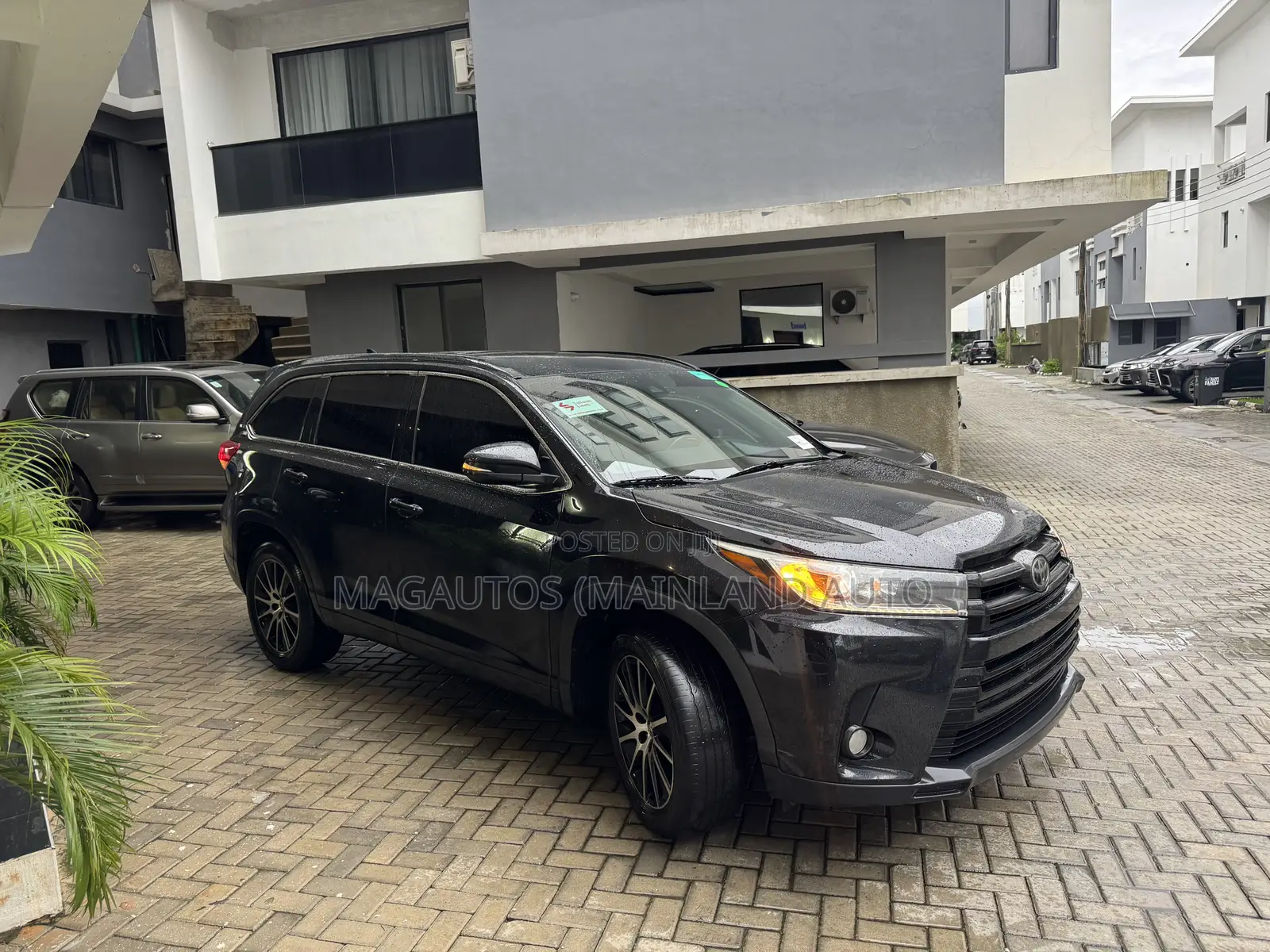 Toyota Highlander SE 4x2 V6 (3.5L 6cyl 8A) 2017 Black