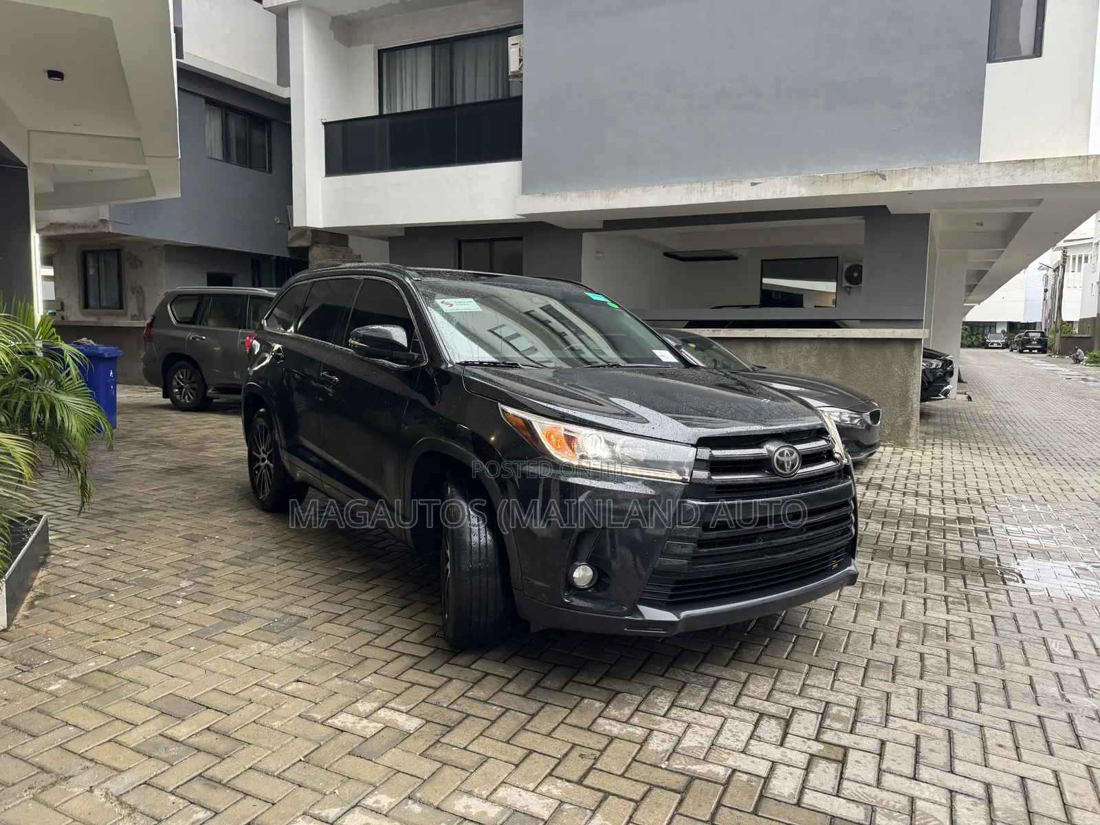 Toyota Highlander SE 4x2 V6 (3.5L 6cyl 8A) 2017 Black