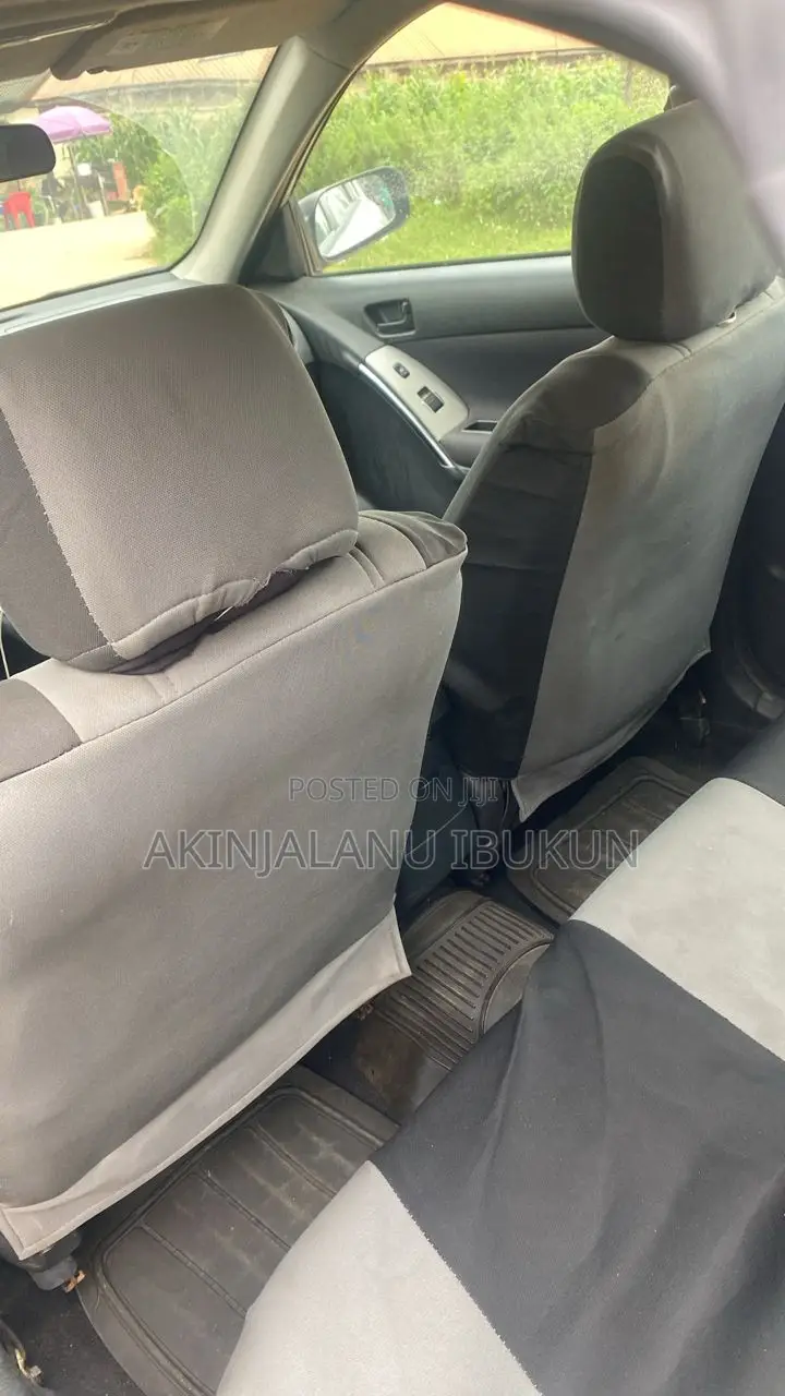 Pontiac Vibe Automatic 2004 Silver