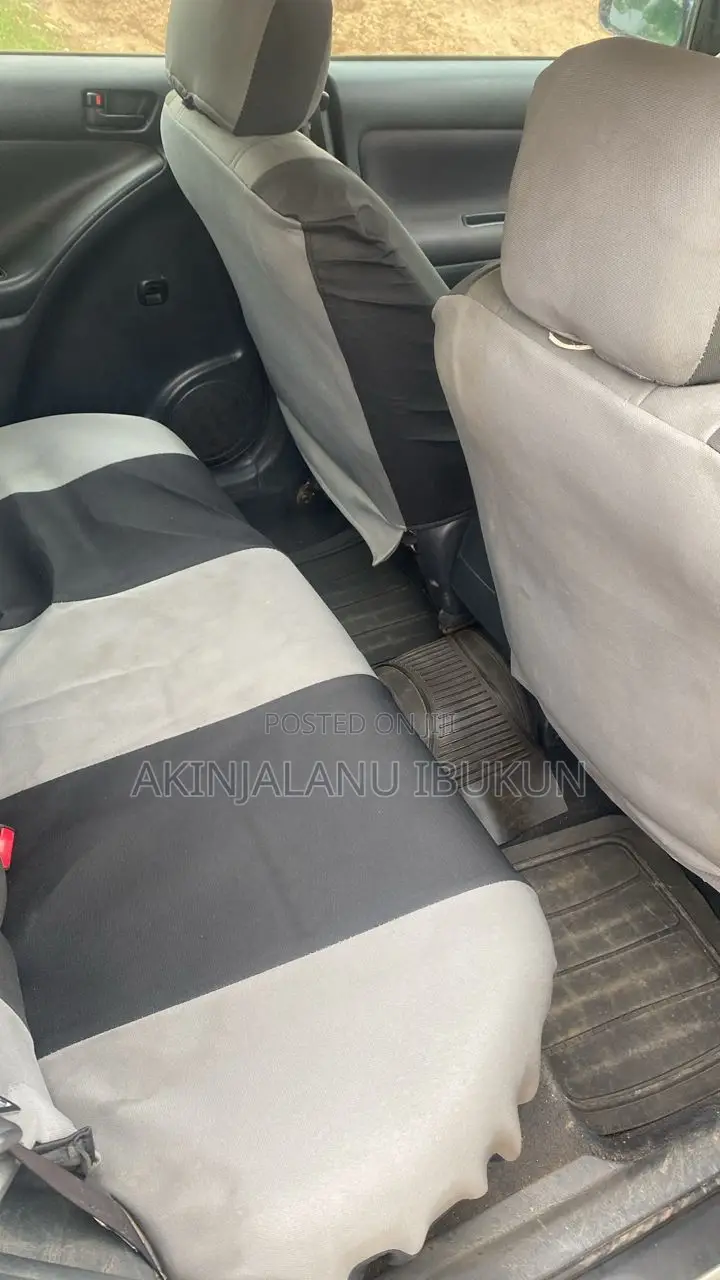 Pontiac Vibe Automatic 2004 Silver