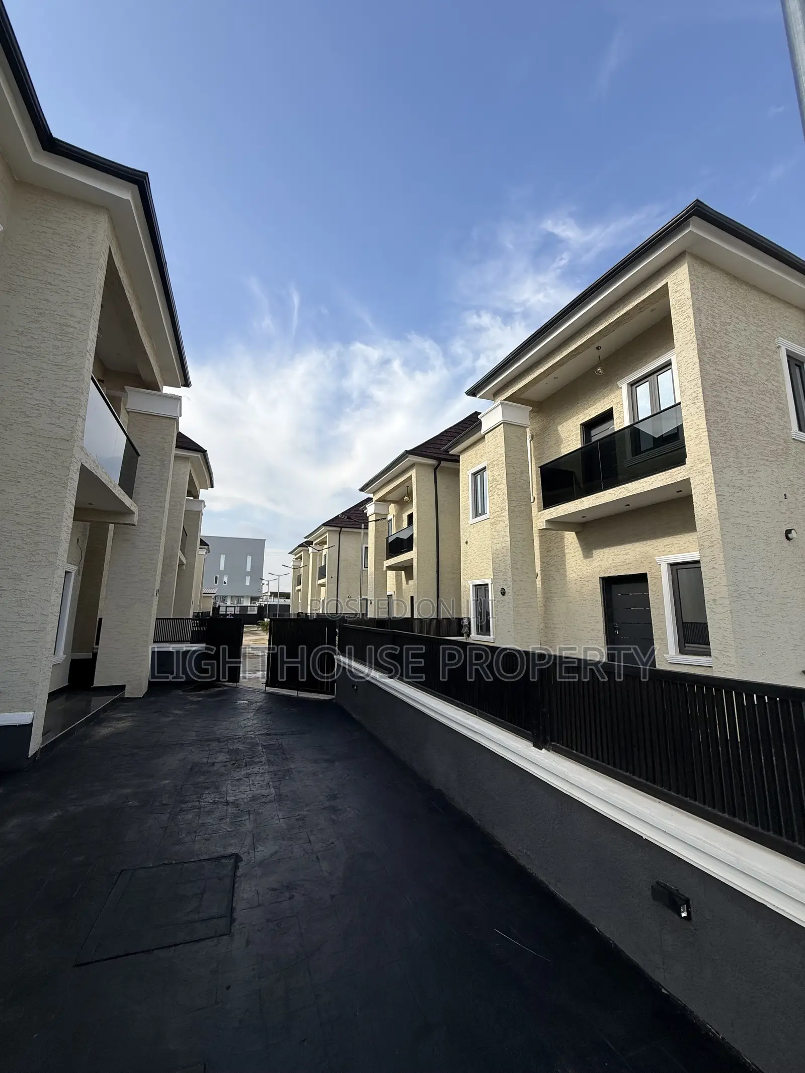 4bdrm Duplex in Gaduwa District for sale