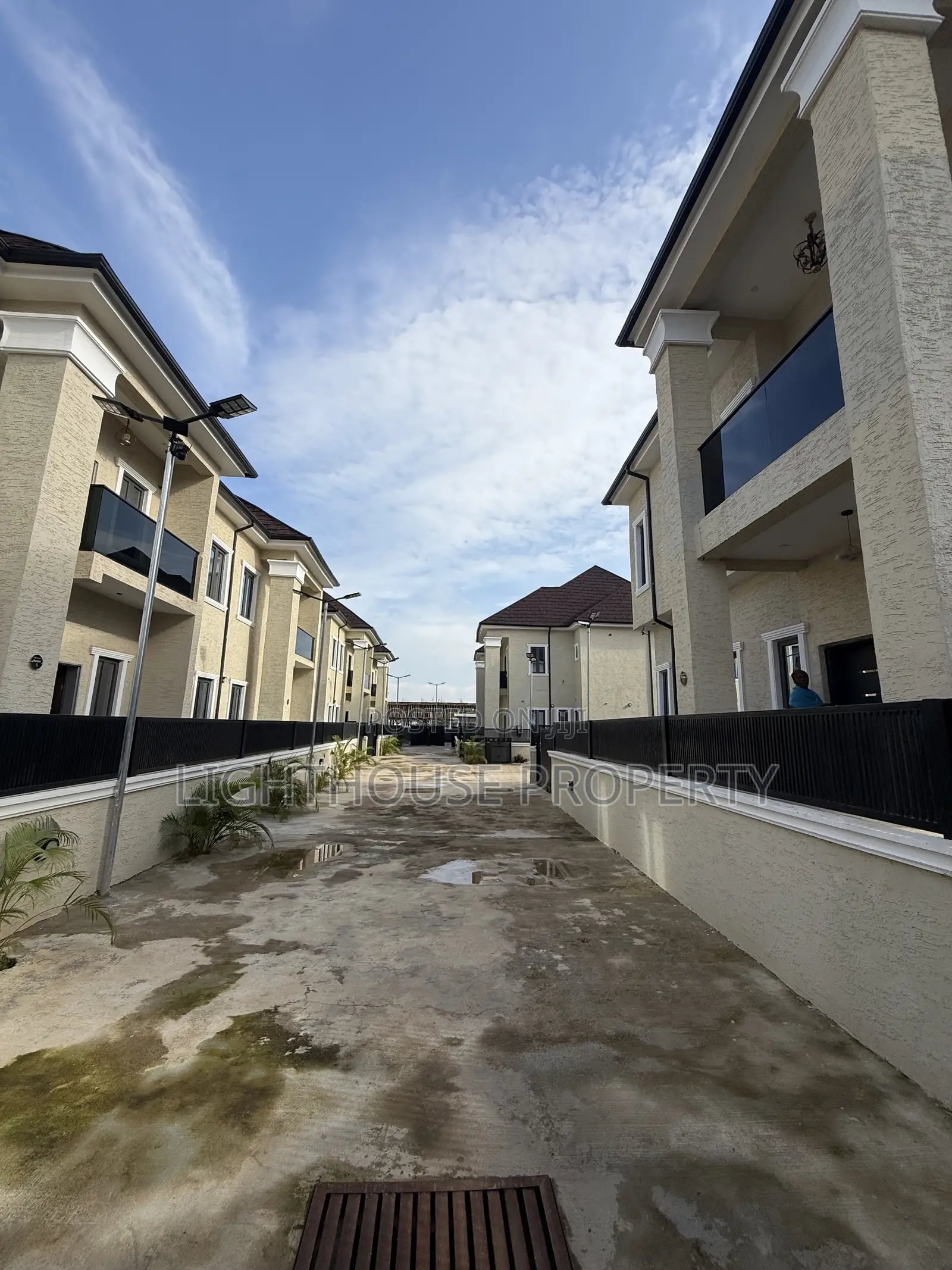 4bdrm Duplex in Gaduwa District for sale