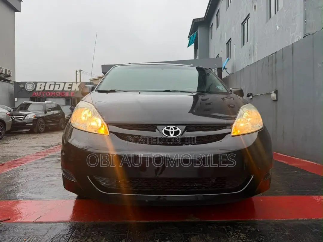 Toyota Sienna 2010 Black