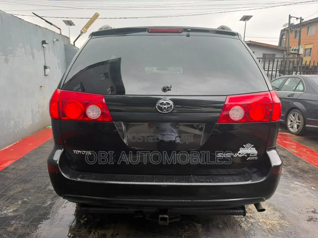 Toyota Sienna 2010 Black
