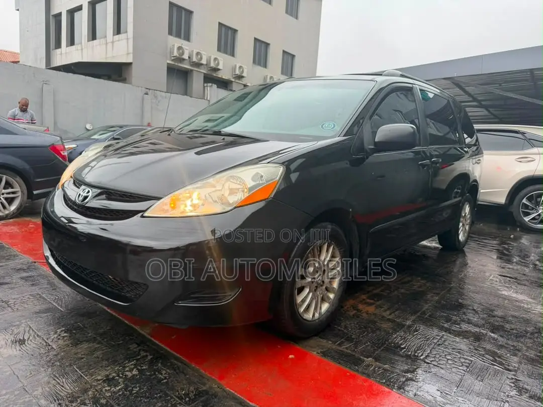 Toyota Sienna 2010 Black
