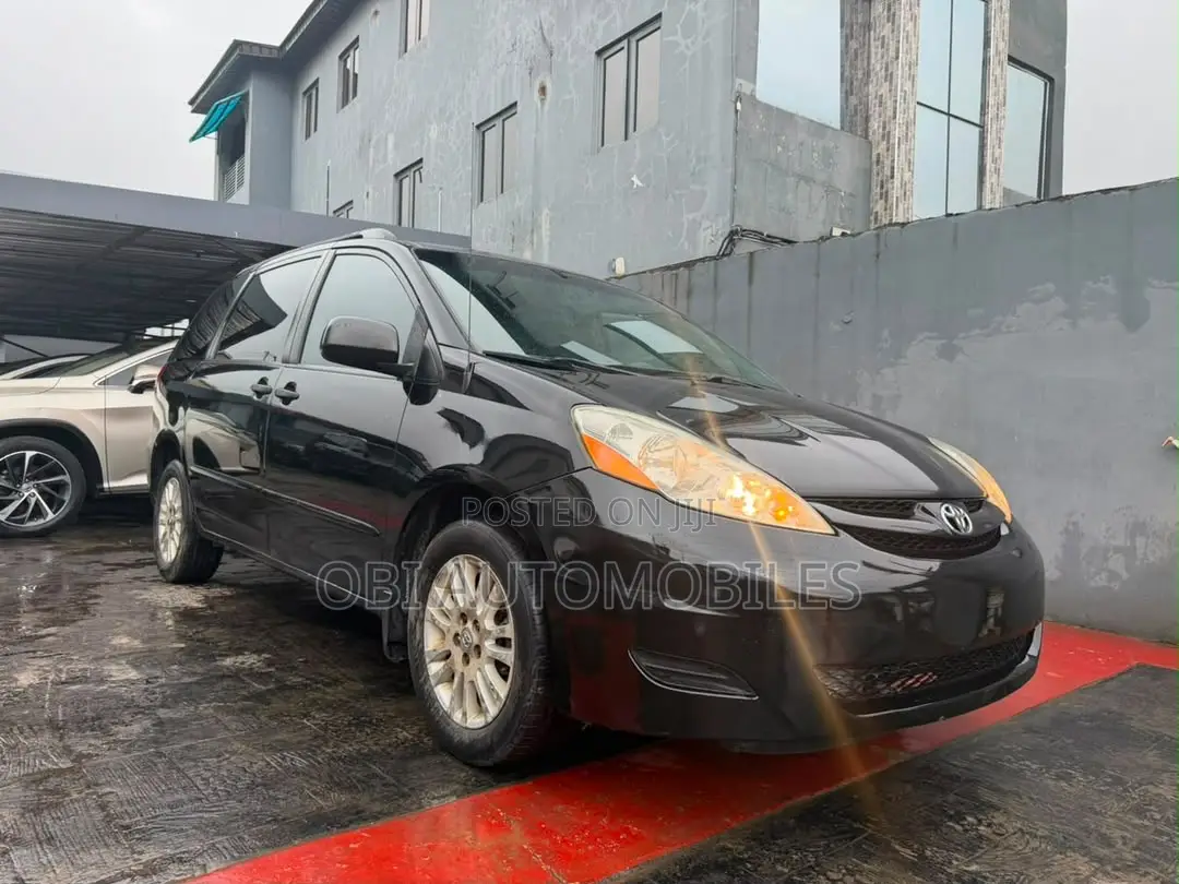 Toyota Sienna 2010 Black